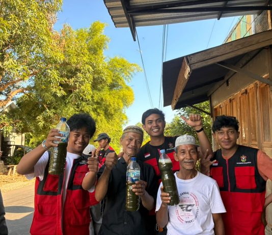 Mahasiswa KKN Unhas Gelombang 116 Kenalkan Kakao Sehat, Petani Sejahtera, Pendampingan Pembuatan Pestisida Nabati Berbahan Lokal Bagi Petani FOTO: Mahasiswa Kuliah Kerja Nyata (KKN) Gelombang 116 Universitas Hasanuddin melaksanakan program kerja Pendampingan Pembuatan Pestisida Nabati Berbahan Lokal Bagi Petani Kakao di RW 5 Borong kalukua, Kelurahan Tanahloe, Kecamatan Gantarangkeke, Kabupaten Bantaeng, Rabu (29/07/2026).