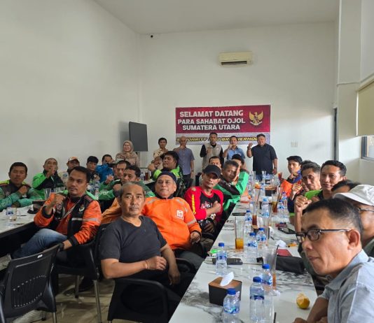 Sinergitas Ojol Sumut Ciptakan Ruang Publik yang Aman dan Kondusif FOTO: Komunitas pengemudi ojek online (ojol) di Sumatera Utara menegaskan komitmennya untuk terus bersinergi dengan kepolisian dan seluruh pemangku kepentingan dalam menciptakan ruang publik yang aman, tertib, dan kondusif bagi masyarakat.