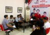 Sambangi DPD PDI Perjuangan Sulsel, APR Lutim Desak Evaluasi Ketua DPRD Luwu Timur FOTO: Sejumlah mahasiswa dari Aliansi Peduli Rakyat Luwu Timur (APR Lutim) mendatangi Kantor Dewan Pimpinan Daerah (DPD) PDI Perjuangan Sulawesi Selatan, Jl Gunung Bawakaraeng, Kota Makassar, Rabu (5/8/2026) siang.