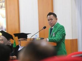 Kaburnya Batas Antara Suap Murni dan Gratifikasi Hantar Aldin Raih Gelar Doktor di Bidang Ilmu Hukum: Berpredikat Cumlaude FOTO: Drs H Aldin Bulen, SH, MH meraih gelar Doktor Ilmu Hukum berpredikat cumlaude usai mempertahankan disertasinya dalam sidang promosi doktor di Aula PJJ Pascasarjana Universitas Muslim Indonesia (UMI), Jalan Urip Sumoharjo, Makassar, Rabu, 5 Agustus 2026.