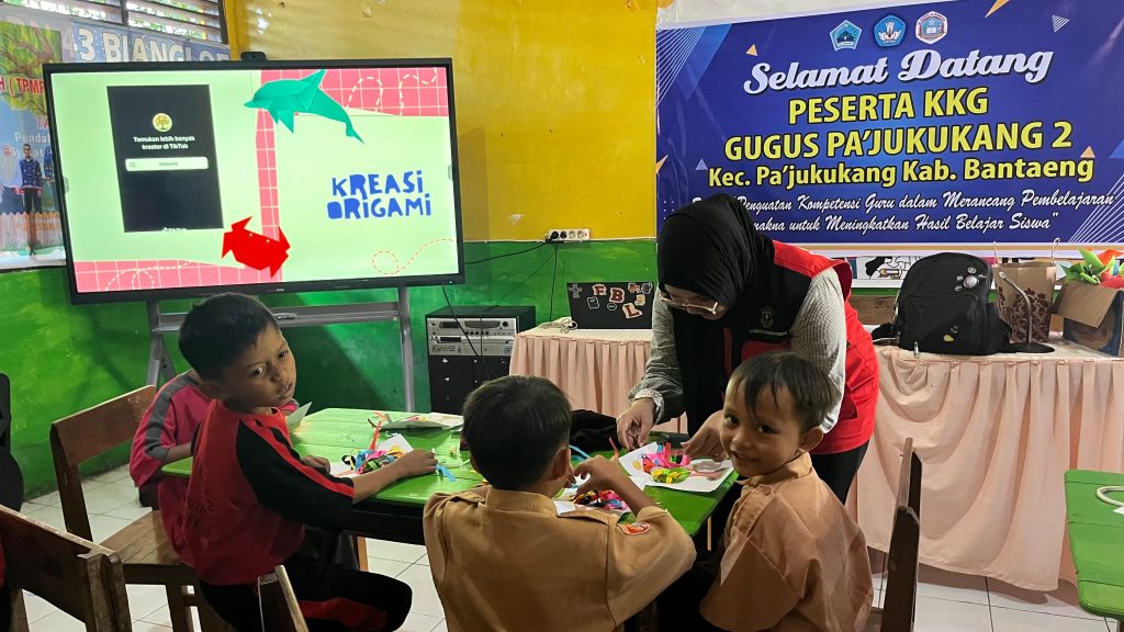 FOTO: Mahasiswa Kuliah Kerja Nyata (KKN) Tematik Pemberdayaan Desa Gelombang 116 Universitas Hasanuddin (Unhas) sukses melaksanakan kegiatan edukasi di SD Negeri 43 Biangloe, Desa Biangloe, Kecamatan Pa’jukukang, Kabupaten Bantaeng. Jumat (7/8/2026)