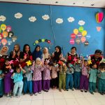 KKN Unhas Edukasi Pelajar Biangloe: Sosialisasi Tabe’ Budaya Bugis-Makassar, Ojigi Budaya Jepang, dan Kreasi Origami FOTO: Mahasiswa Kuliah Kerja Nyata (KKN) Tematik Pemberdayaan Desa Gelombang 116 Universitas Hasanuddin (Unhas) sukses melaksanakan kegiatan edukasi di TK Miftahul Khaer, Desa Biangloe, Kecamatan Pa’jukukang, Kabupaten Bantaeng. Jumat (7/8/2026)