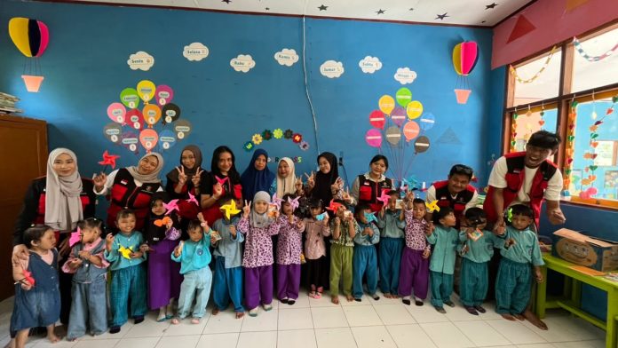 FOTO: Mahasiswa Kuliah Kerja Nyata (KKN) Tematik Pemberdayaan Desa Gelombang 116 Universitas Hasanuddin (Unhas) sukses melaksanakan kegiatan edukasi di TK Miftahul Khaer, Desa Biangloe, Kecamatan Pa’jukukang, Kabupaten Bantaeng. Jumat (7/8/2026)