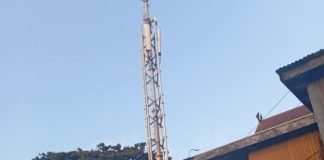 Tower Telekomunikasi Diduga Ilegal Berada di Pinggir Kanal Karuwisi–Sinrijala FOTO: tower telekomunikasi yang berdiri di kawasan pinggir Kanal Karuwisi–Sinrijala. Direkam, Kamis (6/8/2026)