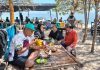 Pulau Kodingareng Keke Butuh Sentuhan Wisata FOTO: Warga Makassar saat mengunjungi Pulau Kodingareng Keke, Kelurahan Barrang Caddi, Kecamatan Sangkarrang, Kota Makassar.