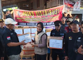 Peduli Korban Kebakaran, Ormas Laskar Garuda Indonesia bersatu Salurkan Bantuan FOTO: Bentuk kepedulian terhadap musibah kebakaran di Marbo kecamatan Tallo, kota Makassar, provinsi Sulawesi Selatan Organisasi Masyarakat (Ormas) Laskar garuda Indonesia bersatu (LGIB) menyalurkan berbagai bantuan guna meringankan beban korban musibah kebakaran, Minggu (9/08/26).
