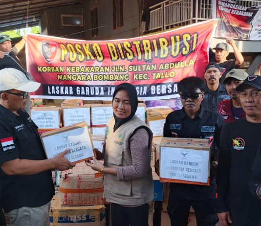 Peduli Korban Kebakaran, Ormas Laskar Garuda Indonesia bersatu Salurkan Bantuan FOTO: Bentuk kepedulian terhadap musibah kebakaran di Marbo kecamatan Tallo, kota Makassar, provinsi Sulawesi Selatan Organisasi Masyarakat (Ormas) Laskar garuda Indonesia bersatu (LGIB) menyalurkan berbagai bantuan guna meringankan beban korban musibah kebakaran, Minggu (9/08/26).
