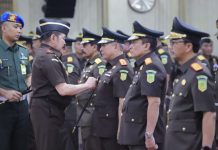 Jadi Perhatian Publik: Kasus Dana Hibah KONI Makassar, Perpustakaan Digital, ini Amanah Jaksa Agung ke Kajati Sulsel yang Baru FOTO: Jaksa Agung melantik Muhammad Syarifuddin sebagai Kepala Kejaksaan Tinggi (Kajati) Sulawesi Selatan, Selasa (11/8/2026), di Gedung Kejaksaan Agung, Jakarta.