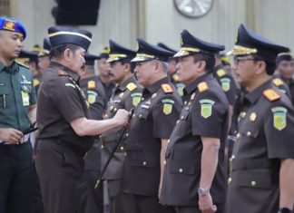 Jadi Perhatian Publik: Kasus Dana Hibah KONI Makassar, Perpustakaan Digital, ini Amanah Jaksa Agung ke Kajati Sulsel yang Baru FOTO: Jaksa Agung melantik Muhammad Syarifuddin sebagai Kepala Kejaksaan Tinggi (Kajati) Sulawesi Selatan, Selasa (11/8/2026), di Gedung Kejaksaan Agung, Jakarta.
