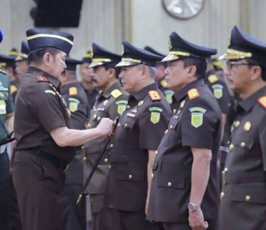 Jadi Perhatian Publik: Kasus Dana Hibah KONI Makassar, Perpustakaan Digital, ini Amanah Jaksa Agung ke Kajati Sulsel yang Baru FOTO: Jaksa Agung melantik Muhammad Syarifuddin sebagai Kepala Kejaksaan Tinggi (Kajati) Sulawesi Selatan, Selasa (11/8/2026), di Gedung Kejaksaan Agung, Jakarta.