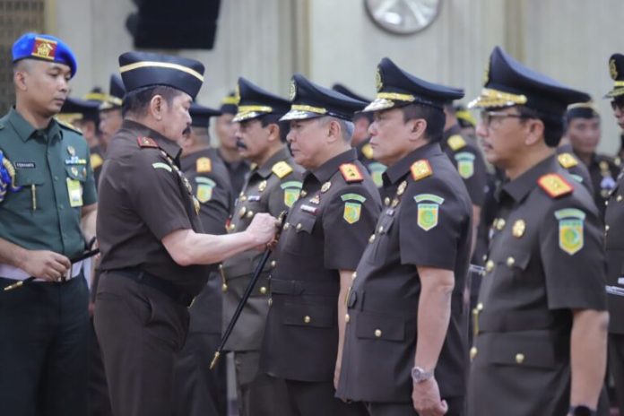 FOTO: Jaksa Agung melantik Muhammad Syarifuddin sebagai Kepala Kejaksaan Tinggi (Kajati) Sulawesi Selatan, Selasa (11/8/2026), di Gedung Kejaksaan Agung, Jakarta.