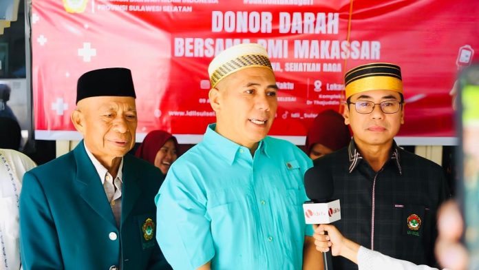 FOTO: Ketua PMI Kota Makassar Dr Syamsu Rizal MI SSos bersama Ketua DPW LDII Sulawesi Selatan, Asdar Mattiro, saat memberikan keterangan pers. (Ist)