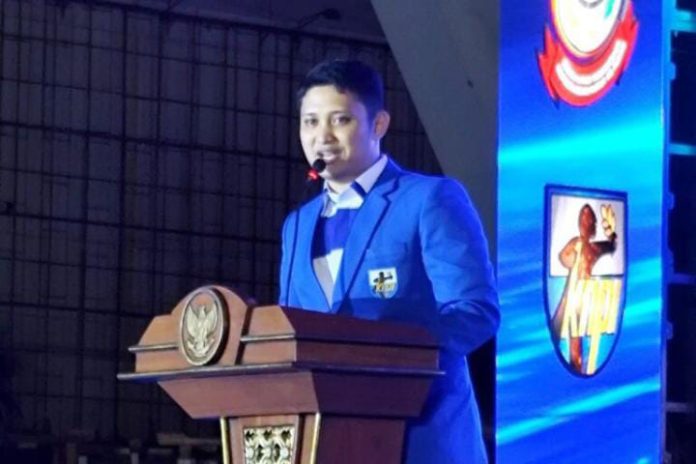 FOTO: Baso Muhammad Ikram, Ketua DPD KNPI Kota Makassar periode 2024-2027 memberikan sambutannya usai resmi dilantik. Acara pelantikan bertajuk “KNPI Upgrade: Beyond Creativity” ini berlangsung di Tribun Lapangan Karebosi, Jum’at (25/4/2025). (Ist) FOTO: Baso Muhammad Ikram, Ketua DPD KNPI Kota Makassar periode 2024-2027 memberikan sambutannya usai resmi dilantik. Acara pelantikan bertajuk “KNPI Upgrade: Beyond Creativity” ini berlangsung di Tribun Lapangan Karebosi, Jum’at (25/4/2025). (Ist)