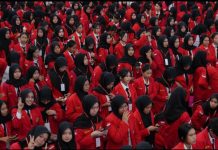 Unhas Sambut 10.401 Mahasiswa, Rektor: Jadilah Mahasiswa Berintegritas Tinggi FOTO: Universitas Hasanuddin (Unhas) merespons fase transisi tersebut melalui Pengenalan Kehidupan Kampus bagi Mahasiswa Baru (PKKMB) Tahun 2026. Kegiatan diikuti 10.401 mahasiswa baru sebagai tahap awal mengenal lingkungan akademik, budaya perguruan tinggi, serta berbagai tanggung jawab yang melekat pada kehidupan mahasiswa.