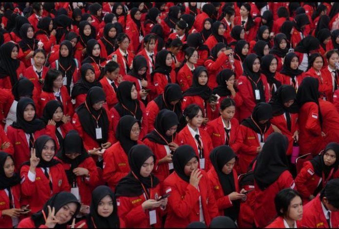 FOTO: Universitas Hasanuddin (Unhas) merespons fase transisi tersebut melalui Pengenalan Kehidupan Kampus bagi Mahasiswa Baru (PKKMB) Tahun 2026. Kegiatan diikuti 10.401 mahasiswa baru sebagai tahap awal mengenal lingkungan akademik, budaya perguruan tinggi, serta berbagai tanggung jawab yang melekat pada kehidupan mahasiswa.