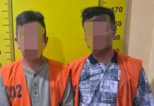 Simpan Shabu di Kantong Celana, 2 Warga Sergai Ditangkap Sat Narkoba Polresta Deli Serdang FOTO: Sat Narkoba Polresta Deli Serdang kembali tangkap 2 pria yang diduga sebagai pengedar narkoba di Desa Sei Tuan Kec. Pantai Labu Kab. Deli Serdang. Sabtu (08/08/26)