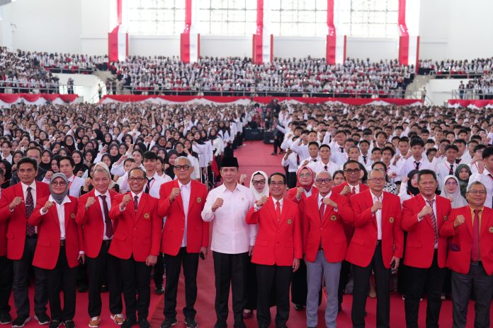 FOTO: Menteri Transmigrasi Republik Indonesia M. Iftitah Sulaiman Suryanagara. FOTO: Menteri Transmigrasi Republik Indonesia M. Iftitah Sulaiman Suryanagara.