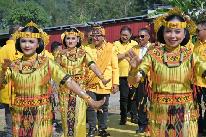 FOTO: Ketua DPD I Partai Golkar Sulsel, Ilham Arief Sirajuddin (IAS) saat tiba di Sekertariat DPD II Partai Golkar Toraja Utara, Rabu, 12 Agustus 2026. (Ist) FOTO: Ketua DPD I Partai Golkar Sulsel, Ilham Arief Sirajuddin (IAS) saat tiba di Sekertariat DPD II Partai Golkar Toraja Utara, Rabu, 12 Agustus 2026. (Ist)
