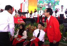 Komitmen Nyata Kampus Inklusif, Unhas Terima 20 Mahasiswa Disabilitas pada 2026 FOTO: Menteri Pertanian dan Rektor Universitas Hasanuddin dan Prof. Dr. Ir. Jamaluddin Jompa saat menemui 2 mahasiswa disabilitas.