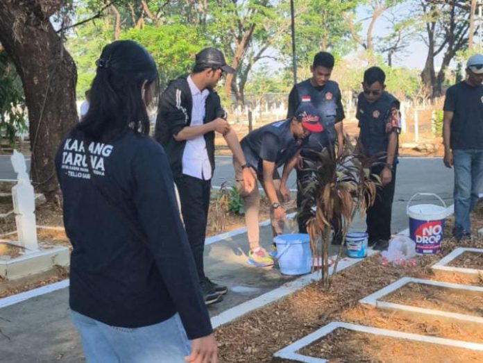 FOTO: Karang Taruna Makassar saat mengikuti kegiatan bakti sosial di TMP Panaikang. Rabu (12/8/2026). (Ist) FOTO: Karang Taruna Makassar saat mengikuti kegiatan bakti sosial di TMP Panaikang. Rabu (12/8/2026). (Ist)
