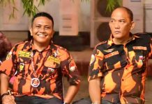 Pemuda Pancasila Sulsel Berduka, Zulkifli Thahir: Saya Sangat Kehilangan Sosok Senior FOTO: Kiri Zulkifli Thahir, Ketua OKK MPW Pemuda Pancasila Sulsel periode 2012–2022 dan Ketua MPC Pemuda Pancasila Kota Makassar, Andi Erwin Hatta Solulipu, Foto kenangan saat Muswil PP Sulsel di Bone bulan Oktober 2017. (Dokumen Pribadi Cule)