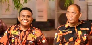 Pemuda Pancasila Sulsel Berduka, Zulkifli Thahir: Saya Sangat Kehilangan Sosok Senior FOTO: Kiri Zulkifli Thahir, Ketua OKK MPW Pemuda Pancasila Sulsel periode 2012–2022 dan Ketua MPC Pemuda Pancasila Kota Makassar, Andi Erwin Hatta Solulipu, Foto kenangan saat Muswil PP Sulsel di Bone bulan Oktober 2017. (Dokumen Pribadi Cule)