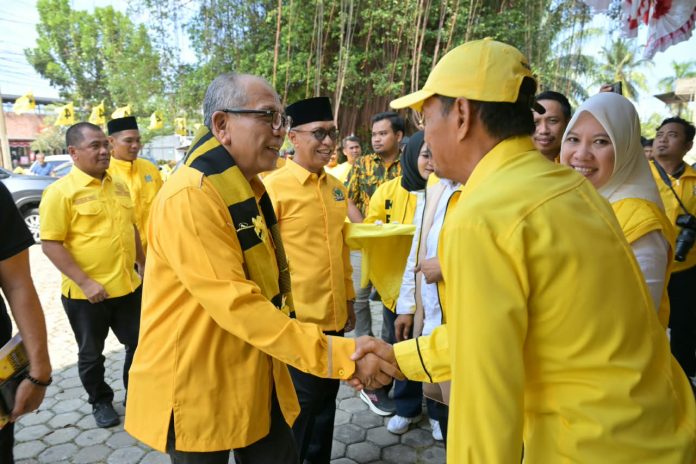 FOTO: Ketua DPD I Partai Golkar Sulsel, Ilham Arief Sirajuddin (IAS) datangi DPD II Partai Golkar Kota Palopo salam rangka melaksanakan konsolidasi menuju kemenangan pemilu 2029 mendatang. Konsolidasi itu dilaksanakan di Sekertariat DPD II Golkar Kota Palopo, Kamis, 13 Agustus 2026.