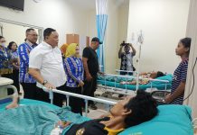 Dhanil Ginting Apresiasi Kebersihan dan Pelayanan RSUD Amri Tambunan, Dorong Deliserdang Sehat FOTO: Anggota DPRD Deliserdang Daerah Pemilihan (Dapil) 6, M. Dhanil Ginting, saat melihat pelayanan di RSUD Drs. H. Amri untuk memastikan penanganan terhadap pasangan suami istri dari keluarga kurang mampu, Kamis (13/8/26).