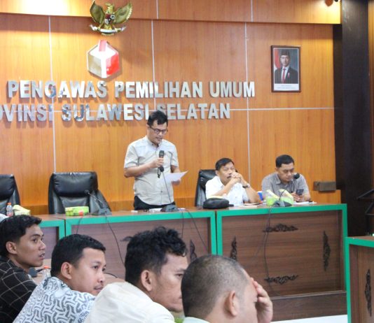 Bawaslu Sulsel Uji Publik Standar Layanan Penanganan Pelanggaran dan Sengketa FOTO: Badan Pengawas Pemilihan Umum – Anggota Bawaslu Sulsel, saat menggelar Forum Konsultasi Publik di Kantor Bawaslu Sulsel, Jumat (14/8/2026). (Ist)