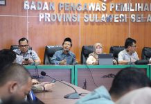 Bawaslu Sulsel Jelaskan 23 Standar Pelayanan, Publik Bisa Ukur Kualitas Layanan FOTO: Badan Pengawas Pemilihan Umum – Anggota Bawaslu Sulsel, saat menggelar Forum Konsultasi Publik di Kantor Bawaslu Sulsel, Jumat (14/8/2026). (Ist)