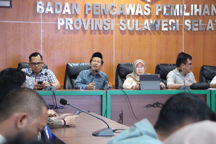 FOTO: Badan Pengawas Pemilihan Umum – Anggota Bawaslu Sulsel, saat menggelar Forum Konsultasi Publik di Kantor Bawaslu Sulsel, Jumat (14/8/2026). (Ist)