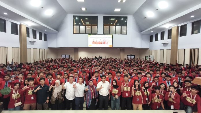 FOTO: Universitas Hasanuddin (Unhas) sosialisasikan pembangunan zona integritas kepada mahasiswa baru dalam kegiatan Pengenalan Kehidupan Kampus Bagi Mahasiswa Baru (PKKMB) 2026. Kegiatan berlangsung mulai pukul 08.00 Wita di Aula Lantai 1 Fakultas Kehutanan, Kampus Unhas Tamalanrea, Makassar, Kamis (13/8/2026). FOTO: Universitas Hasanuddin (Unhas) sosialisasikan pembangunan zona integritas kepada mahasiswa baru dalam kegiatan Pengenalan Kehidupan Kampus Bagi Mahasiswa Baru (PKKMB) 2026. Kegiatan berlangsung mulai pukul 08.00 Wita di Aula Lantai 1 Fakultas Kehutanan, Kampus Unhas Tamalanrea, Makassar, Kamis (13/8/2026).
