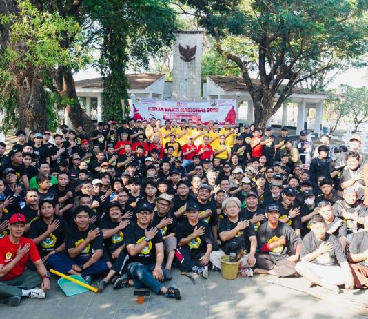 Sambut HUT ke-81 RI, LDII Sulsel dan SPN Batua Gelar Kerja Bakti Nasional di TMP Panaikang FOTO: Dewan Pimpinan Wilayah (DPW) Lembaga Dakwah Islam Indonesia (LDII) Sulawesi Selatan bersama Sekolah Polisi Negara (SPN) Batua Polda Sulsel menggelar kegiatan Kerja Bakti Nasional 2026 di Taman Makam Pahlawan (TMP) Panaikang, Kota Makassar pada Jumat (14/8/2026).