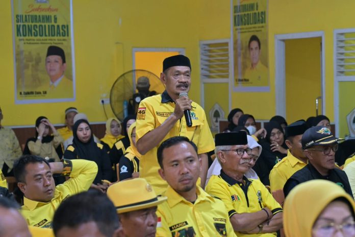 FOTO: Salah satu Kader Partai Golkar Sidrap mengajukan pertanyaan ke Ketua DPD I Partai Golkar Sulsel, Ilham Arief Sirajuddin (IAS) melanjutkan silaturahmi dan konsolidas di DPD II Partai Golkar Kabupaten Sidenreng Rappang (Sidrap), Jumat, 14 Agustus 2026. (Ist) 
