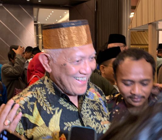 Cicit Pendiri NU Maju Calon Ketua Umum PBNU, Dari Makassar Gus Kikin: Bismillah FOTO: Cicit Pendiri Nahdlatul Ulama, KH Abdul Hakim Mahfudz (Gus Kikin) saat ditemui awak media di Makassar. Sabtu (14/8/2026). (Ist)