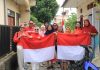 Semarak HUT RI ke-81, RSUD Drs. H. Amri Tambunan Gelar Lomba dan Bagikan 100 Bendera kepada Warga FOTO: Dalam rangka menyemarakkan Hari Ulang Tahun (HUT) ke-81 Kemerdekaan Republik Indonesia, RSUD Drs. H. Amri Tambunan menggelar berbagai kegiatan perlombaan sekaligus membagikan bendera Merah Putih kepada warga di sekitar lingkungan rumah sakit.