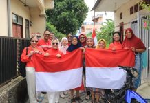 Semarak HUT RI ke-81, RSUD Drs. H. Amri Tambunan Gelar Lomba dan Bagikan 100 Bendera kepada Warga FOTO: Dalam rangka menyemarakkan Hari Ulang Tahun (HUT) ke-81 Kemerdekaan Republik Indonesia, RSUD Drs. H. Amri Tambunan menggelar berbagai kegiatan perlombaan sekaligus membagikan bendera Merah Putih kepada warga di sekitar lingkungan rumah sakit.