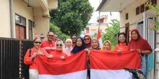 Semarak HUT RI ke-81, RSUD Drs. H. Amri Tambunan Gelar Lomba dan Bagikan 100 Bendera kepada Warga FOTO: Dalam rangka menyemarakkan Hari Ulang Tahun (HUT) ke-81 Kemerdekaan Republik Indonesia, RSUD Drs. H. Amri Tambunan menggelar berbagai kegiatan perlombaan sekaligus membagikan bendera Merah Putih kepada warga di sekitar lingkungan rumah sakit.
