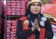 Bukan Pengupas Bawang, Ternyata Susanah Penjahit Kain Majun dan Pencuci Ompreng di Dapur MBG FOTO: Susanah (38) dua hari belakangan ini ramai diperbincangkan netizen di media sosial. (Ist)