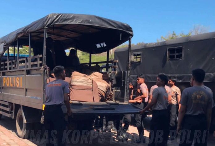 FOTO: Sebanyak 100 personel Korbrimob Polri Bantuan Kendali Operasi (BKO) Polda NTT dikerahkan untuk mendukung upaya pencarian, pertolongan, evakuasi, hingga pemulihan masyarakat di sejumlah wilayah terdampak. (Dok. Humas Korps Brimob Polri)
