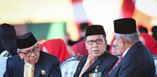 Dua Mantan Wali Kota dan Wakil Wali Kota Hadiri Upacara HUT RI Ke 81 di Lapangan Karebosi Makassar FOTO: Ilham Arief Sirajuddin (IAS) dan Moh Ramdhan Pomanto (Danny Pomanto). Sedangkan dua mantan Wakil Wali Kota Makassar lainnya, Andi Herry Iskandar. (Dok. DP)