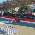 TIM NARYA Sukses Kibarkan Merah Putih, Formasi Benteng Rotterdam Warnai HUT ke-81 RI di Karebosi Makassar FOTO: Di bawah langit ikonik Lapangan Karebosi Makassar, suasana khidmat menyelimuti pelaksanaan upacara peringatan detik-detik Proklamasi Kemerdekaan Republik Indonesia. Senin (17/8/2026). (Dok Humas Pemkot Makassar)