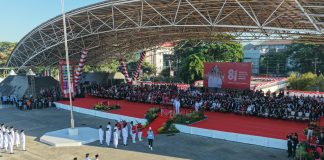 TIM NARYA Sukses Kibarkan Merah Putih, Formasi Benteng Rotterdam Warnai HUT ke-81 RI di Karebosi Makassar FOTO: Di bawah langit ikonik Lapangan Karebosi Makassar, suasana khidmat menyelimuti pelaksanaan upacara peringatan detik-detik Proklamasi Kemerdekaan Republik Indonesia. Senin (17/8/2026). (Dok Humas Pemkot Makassar)