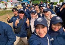 Rayakan HUT RI di Fakfak Timur, Tim Patriot Unhas Berbaur dalam Semangat Kemerdekaan FOTO: Tim Ekspedisi Patriot (TEP) 2026 Tim VII Universitas Hasanuddin (Unhas) turut ambil bagian dalam upacara yang digelar di Lapangan Kantor Distrik Fakfak Timur, Senin (17/8/2026).