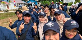 Rayakan HUT RI di Fakfak Timur, Tim Patriot Unhas Berbaur dalam Semangat Kemerdekaan FOTO: Tim Ekspedisi Patriot (TEP) 2026 Tim VII Universitas Hasanuddin (Unhas) turut ambil bagian dalam upacara yang digelar di Lapangan Kantor Distrik Fakfak Timur, Senin (17/8/2026).