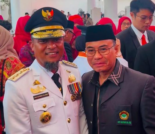 HUT Kemerdekaan RI ke-81, LDII Sulsel Dorong Karya dan Kontribusi untuk Masyarakat FOTO: Gubernur Sulsel, Andi Sudirman Sulaiman dan Ketua DPW LDII Sulawesi Selatan, H Asdar Mattiro SSos MIKom seusai mengikuti upacara HUT ke-81 Republik Indonesia di Rumah Jabatan Gubernur Sulawesi Selatan, Jalan Jenderal Sudirman, Kota Makassar, Senin (17/8/2026) pagi.