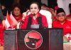 Di Hari Merdeka, Ketum PDIP Sentil Menkes, Megawati: BPJS itu Untuk Rakyat Banyak dan Rakyat Jelata FOTO: Ketua Umum PDI Perjuangan Megawati Soekarnoputri, menyampaikan kritik keras terkait kebijakan jaminan kesehatan dan lapangan kerja saat memimpin upacara peringatan HUT ke-81 Kemerdekaan RI di Sekolah Partai PDIP, Lenteng Agung, Jakarta Selatan, Senin (17/8/2026). (Dok. PDIP)