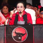 Di Hari Merdeka, Ketum PDIP Sentil Menkes, Megawati: BPJS itu Untuk Rakyat Banyak dan Rakyat Jelata FOTO: Ketua Umum PDI Perjuangan Megawati Soekarnoputri, menyampaikan kritik keras terkait kebijakan jaminan kesehatan dan lapangan kerja saat memimpin upacara peringatan HUT ke-81 Kemerdekaan RI di Sekolah Partai PDIP, Lenteng Agung, Jakarta Selatan, Senin (17/8/2026). (Dok. PDIP)