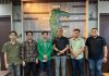 Temui Dir Intel Polda Sulsel, PP IPMIL Bahas Kondisi SDA dan Kondusivitas Keamanan di Tanah Luwu FOTO: Ketua Umum PP IPMIL Luwu, Yandi dan sejumlah pengurus saat menemui Dir Intel Polda Sulsel. (ist)