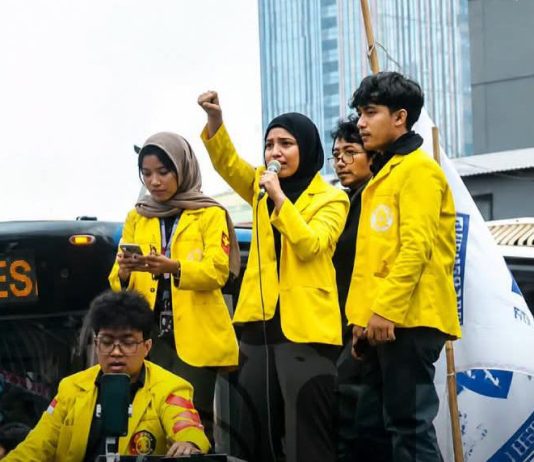 Ketegangan Warnai Aksi BEM UI Sehari Setelah HUT RI Ke-81 FOTO: Badan Eksekutif Mahasiswa Universitas Indonesia (BEM UI) menggelar aksi unjuk rasa di kawasan Sudirman, Jakarta Pusat, Selasa (18/8/2026. (Dok via Facebook)